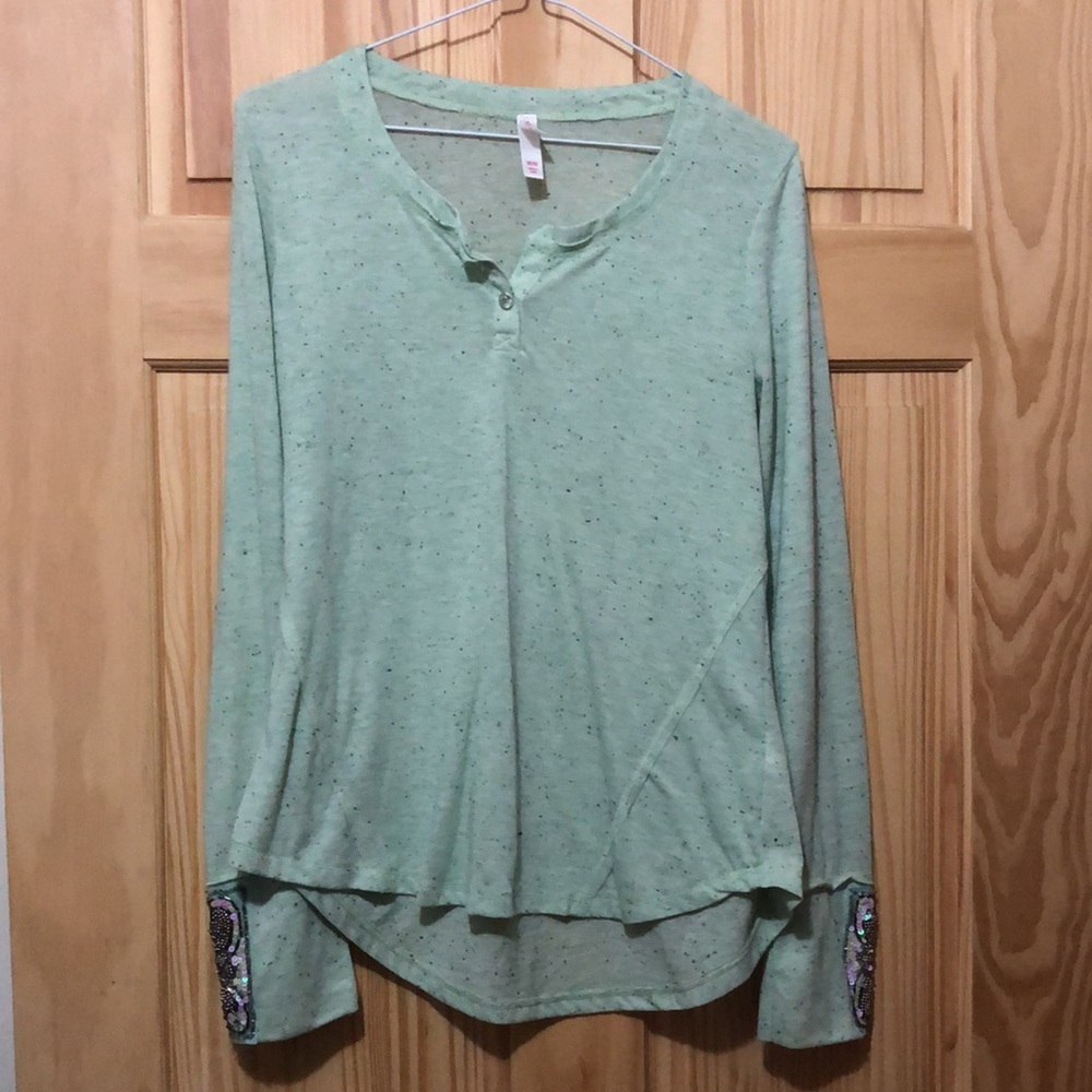 Xhilaration shirt size medium